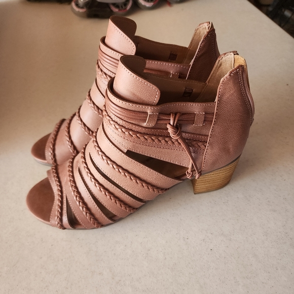 Not Rated booties - Picture 2 of 3